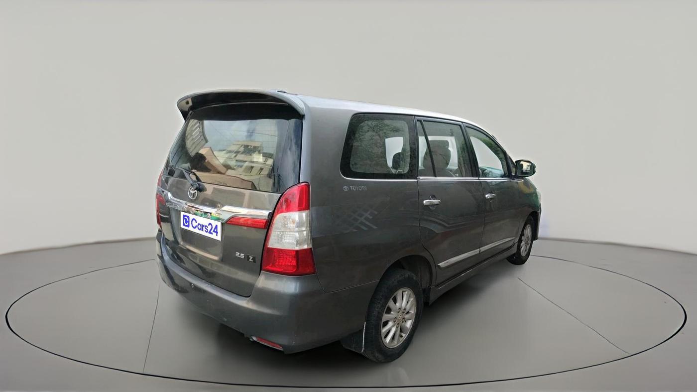 2014 Toyota Innova 2.5 ZX 7 STR, Diesel, Manual, 1,98,843 km, exterior
