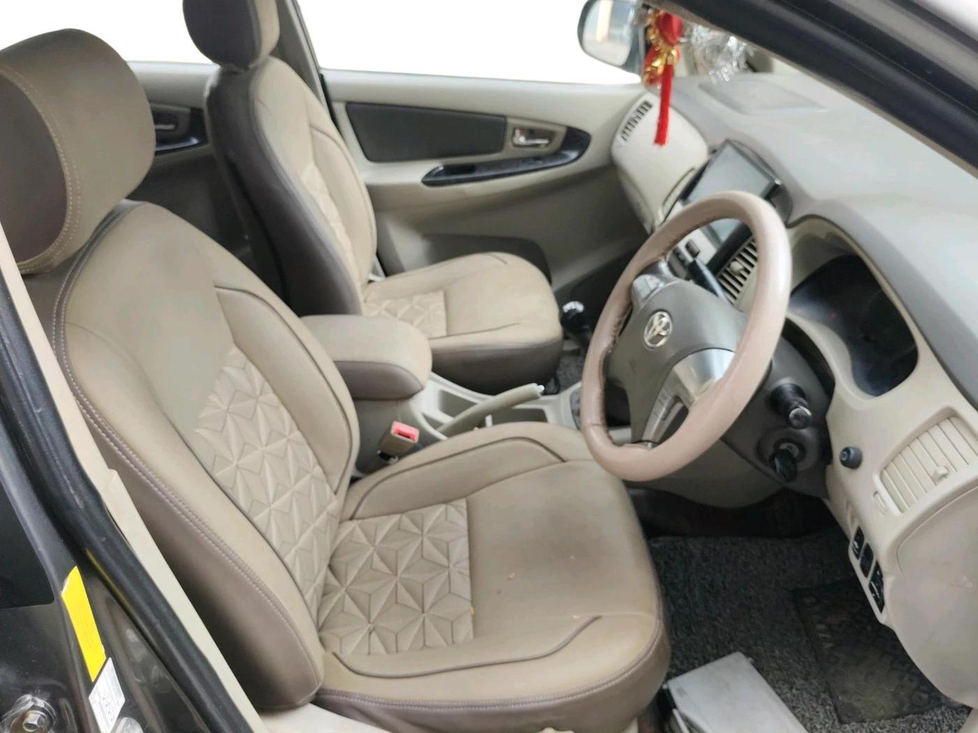 2014 Toyota Innova 2.5 ZX 7 STR, Diesel, Manual, 1,98,843 km, interior