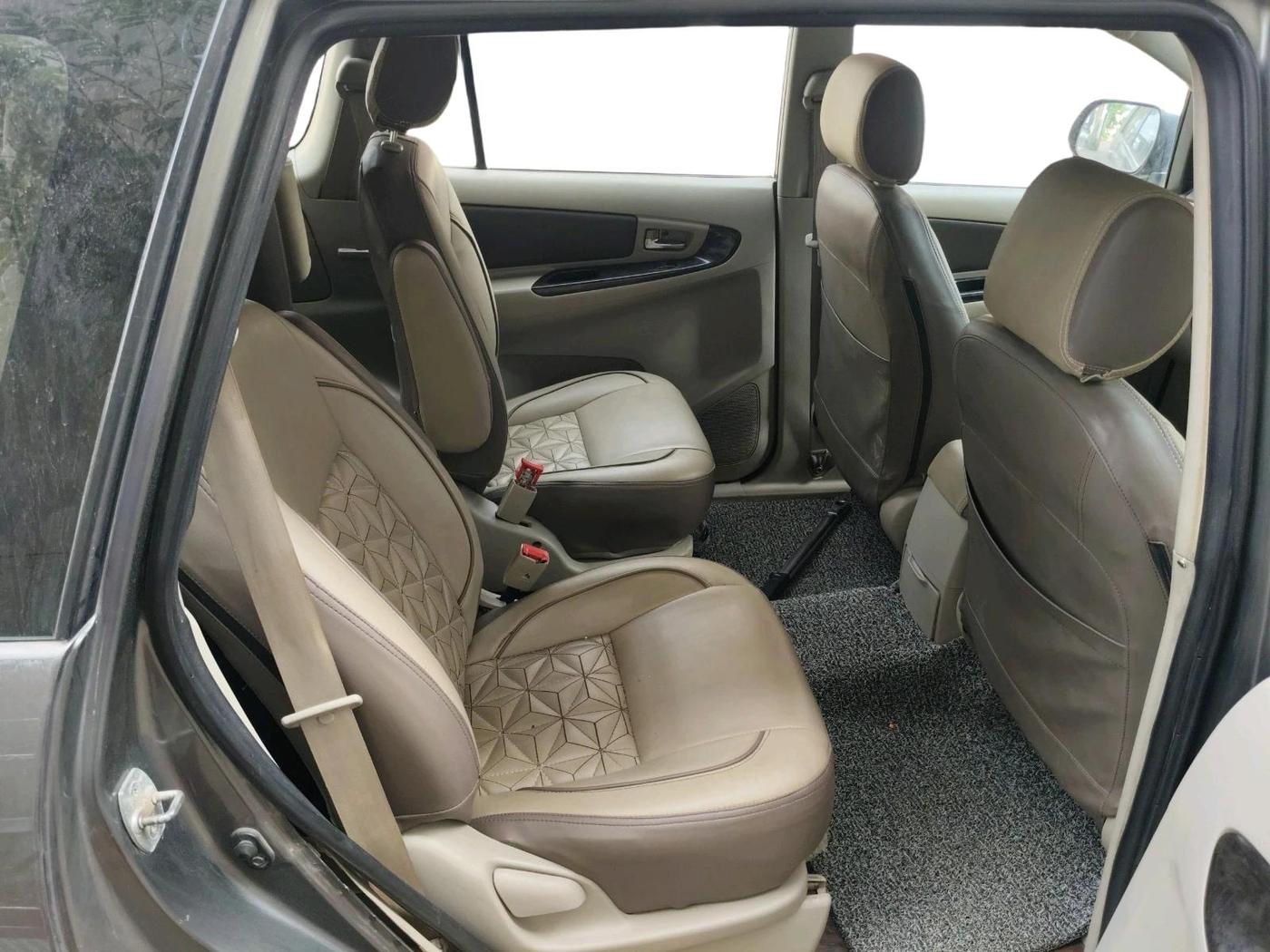 2014 Toyota Innova 2.5 ZX 7 STR, Diesel, Manual, 1,98,843 km, interior