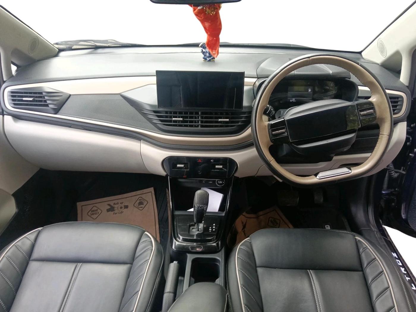 2025 Tata ALTROZ Creative S Petrol 5AMT, Petrol, Automatic, 5,240 km, interior