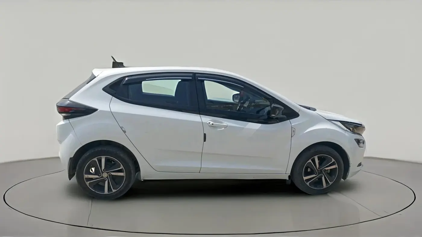 2024 Tata ALTROZ XZ CNG, CNG, Manual, 36,900 km, exterior