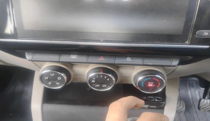 2020 Renault TRIBER RXZ, Petrol, Manual, 30,258 km, interior