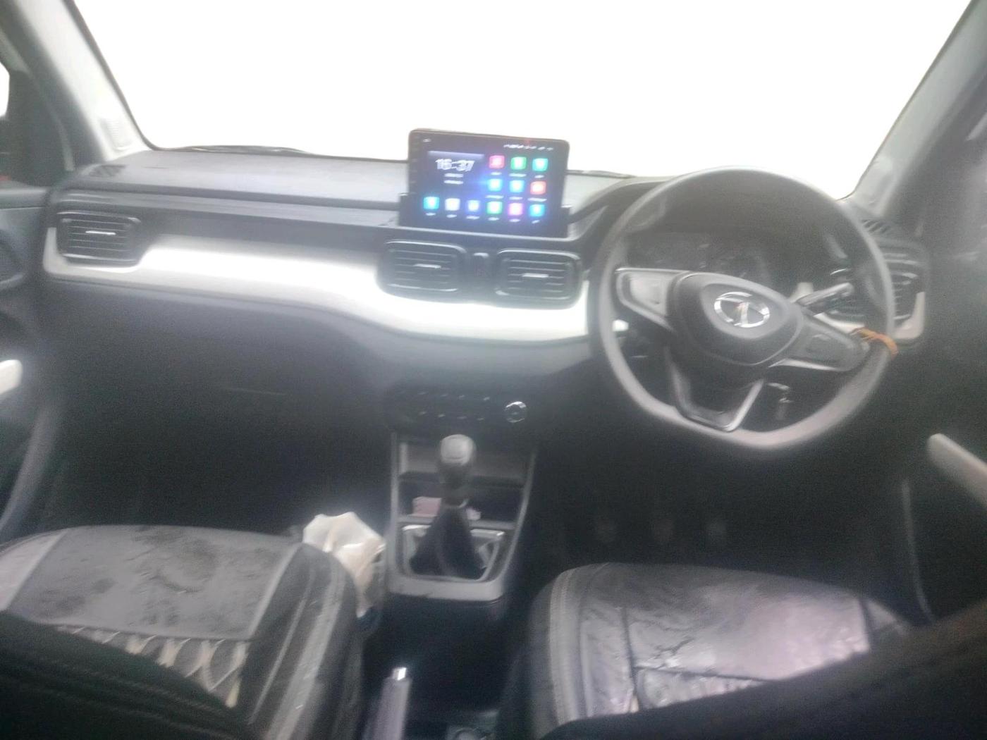 2022 Tata PUNCH PURE MT, Petrol, Manual, 21,852 km, interior