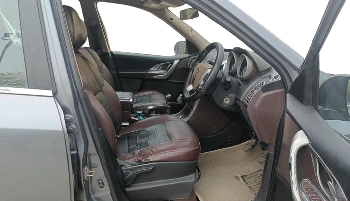 2014 Mahindra XUV500 W4, Diesel, Manual, 2,15,039 km, interior