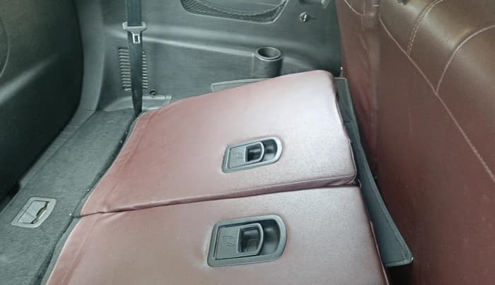 2014 Mahindra XUV500 W4, Diesel, Manual, 2,15,039 km, interior