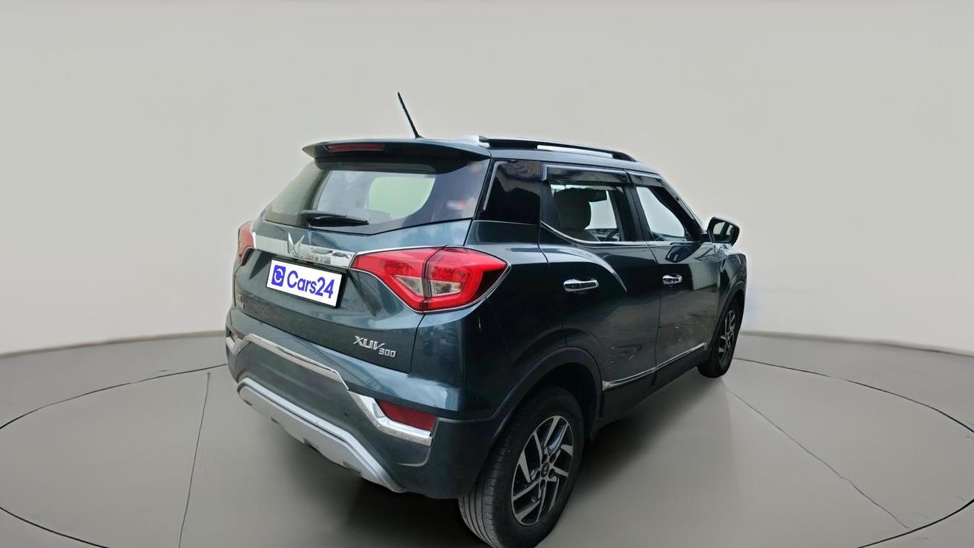 2022 Mahindra XUV300 W8 (O) 1.5 DIESEL AMT, Diesel, Automatic, 46,730 km, exterior