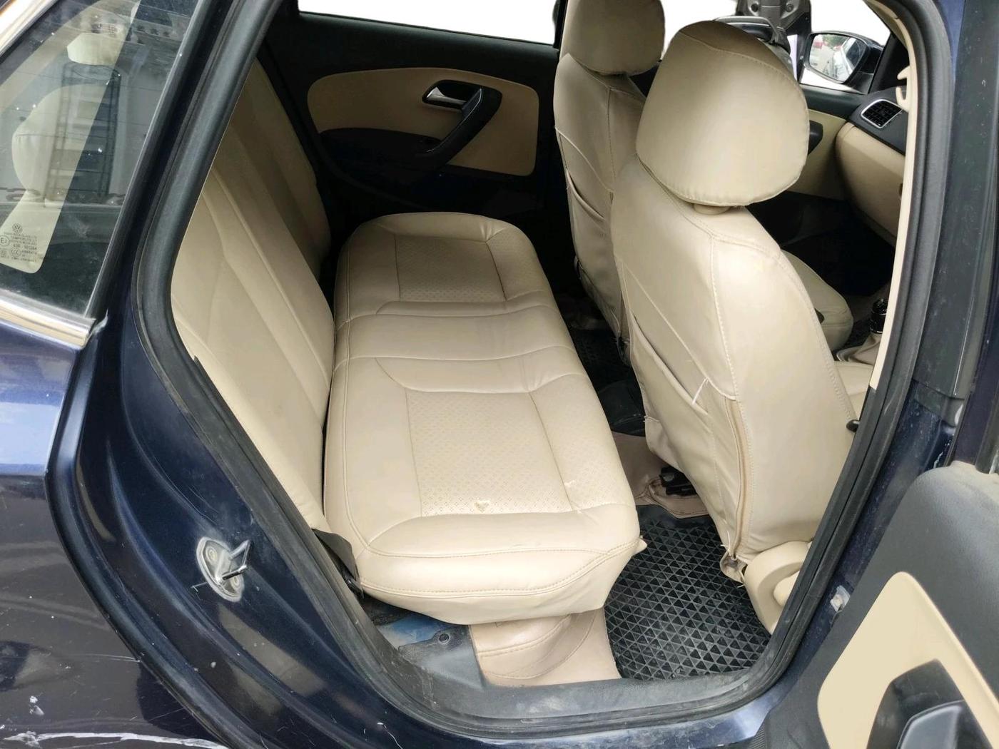 2014 Volkswagen Polo HIGHLINE1.5L, Diesel, Manual, 1,72,261 km, interior