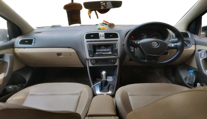 2016 Volkswagen Vento HIGHLINE PETROL AT, Petrol, Automatic, 97,956 km, interior