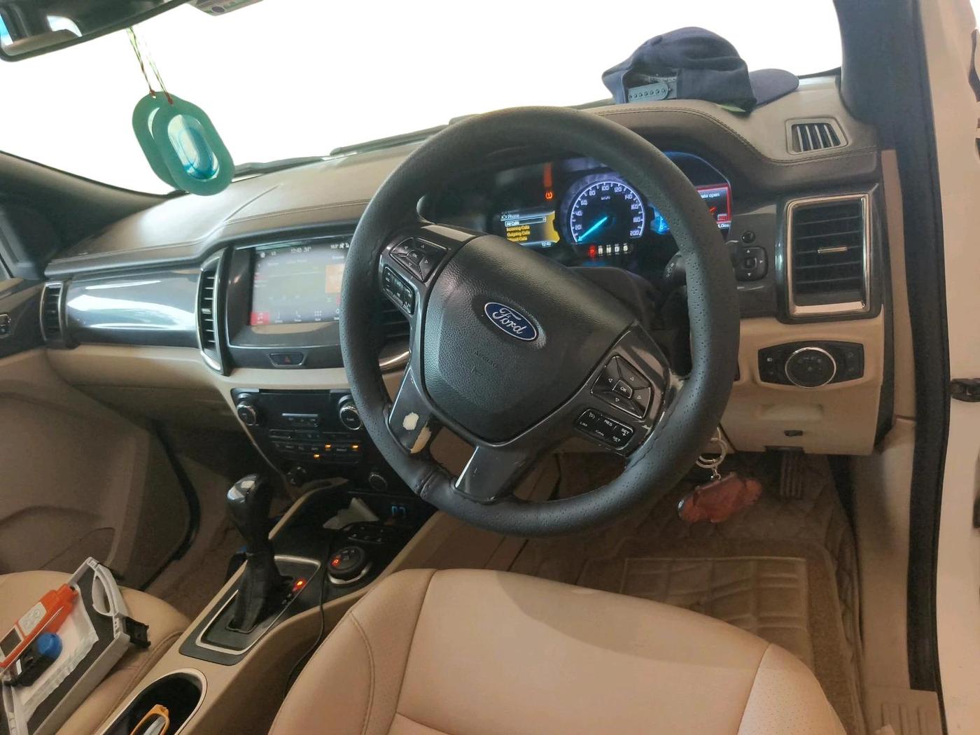 2017 Ford Endeavour TITANIUM 3.2 4X4 AT, Diesel, Automatic, 1,42,094 km, interior