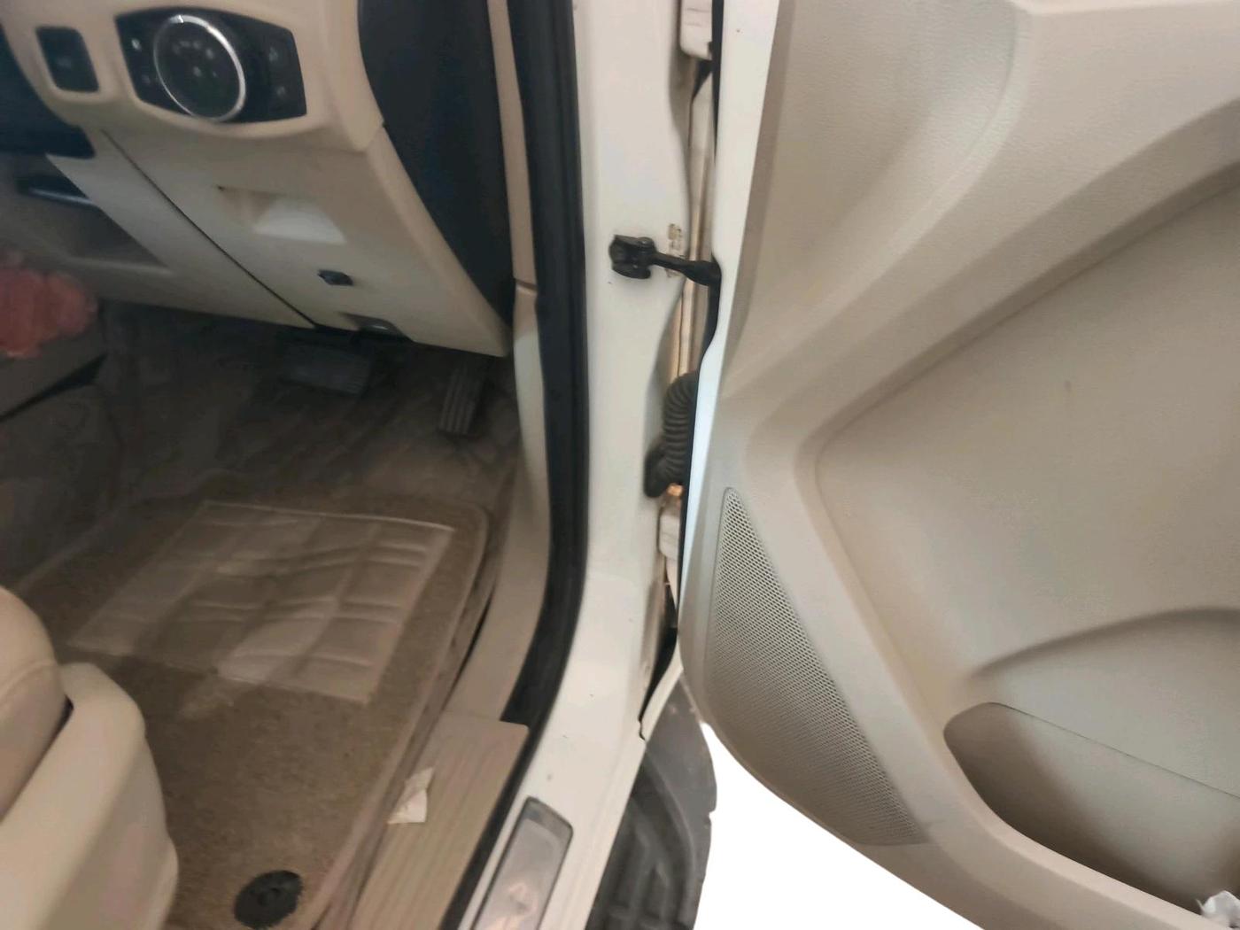 2017 Ford Endeavour TITANIUM 3.2 4X4 AT, Diesel, Automatic, 1,42,094 km, interior