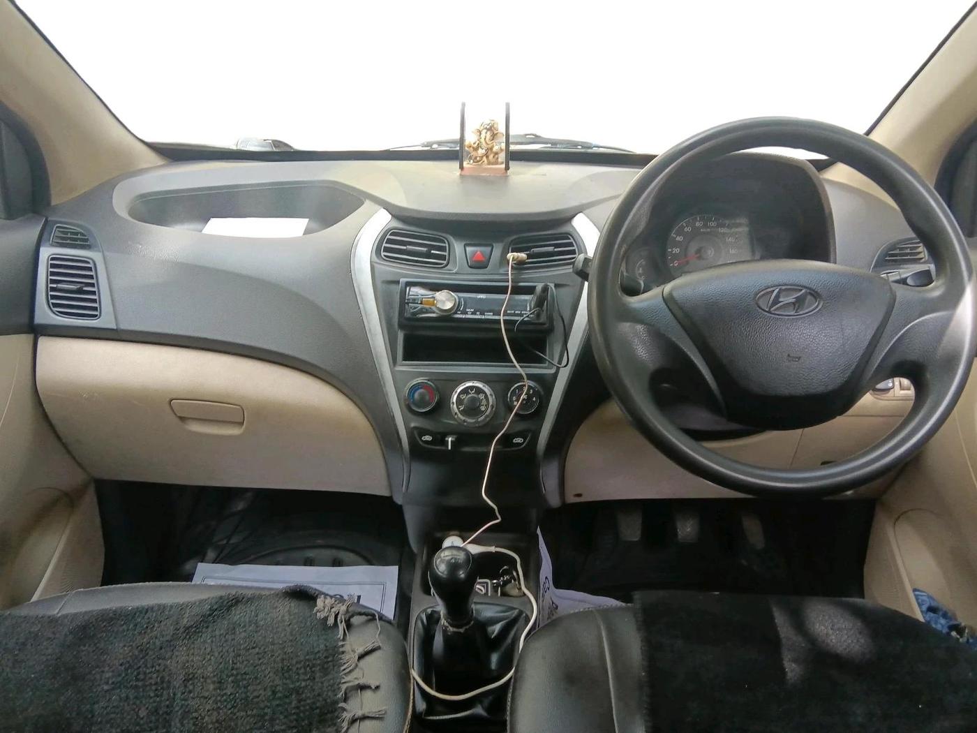 2013 Hyundai Eon ERA +, CNG, Manual, 1,27,741 km, interior