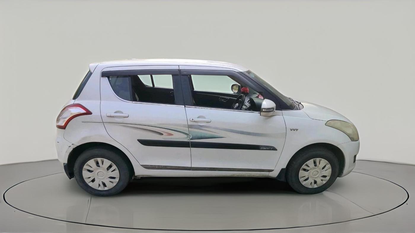 2014 Maruti Swift VXI, CNG, Manual, 82,903 km, exterior