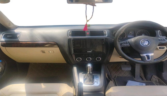 2014 Volkswagen Jetta HIGHLINE TDI AT, Diesel, Automatic, 1,48,174 km, interior