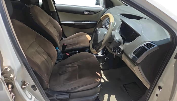 2012 Hyundai i20 MAGNA 1.2, Petrol, Manual, 1,16,805 km, interior