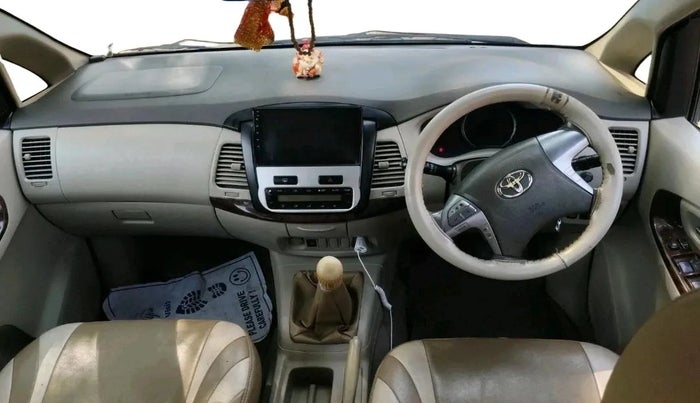 2014 Toyota Innova 2.5 VX 8 STR, Diesel, Manual, 99,606 km, interior