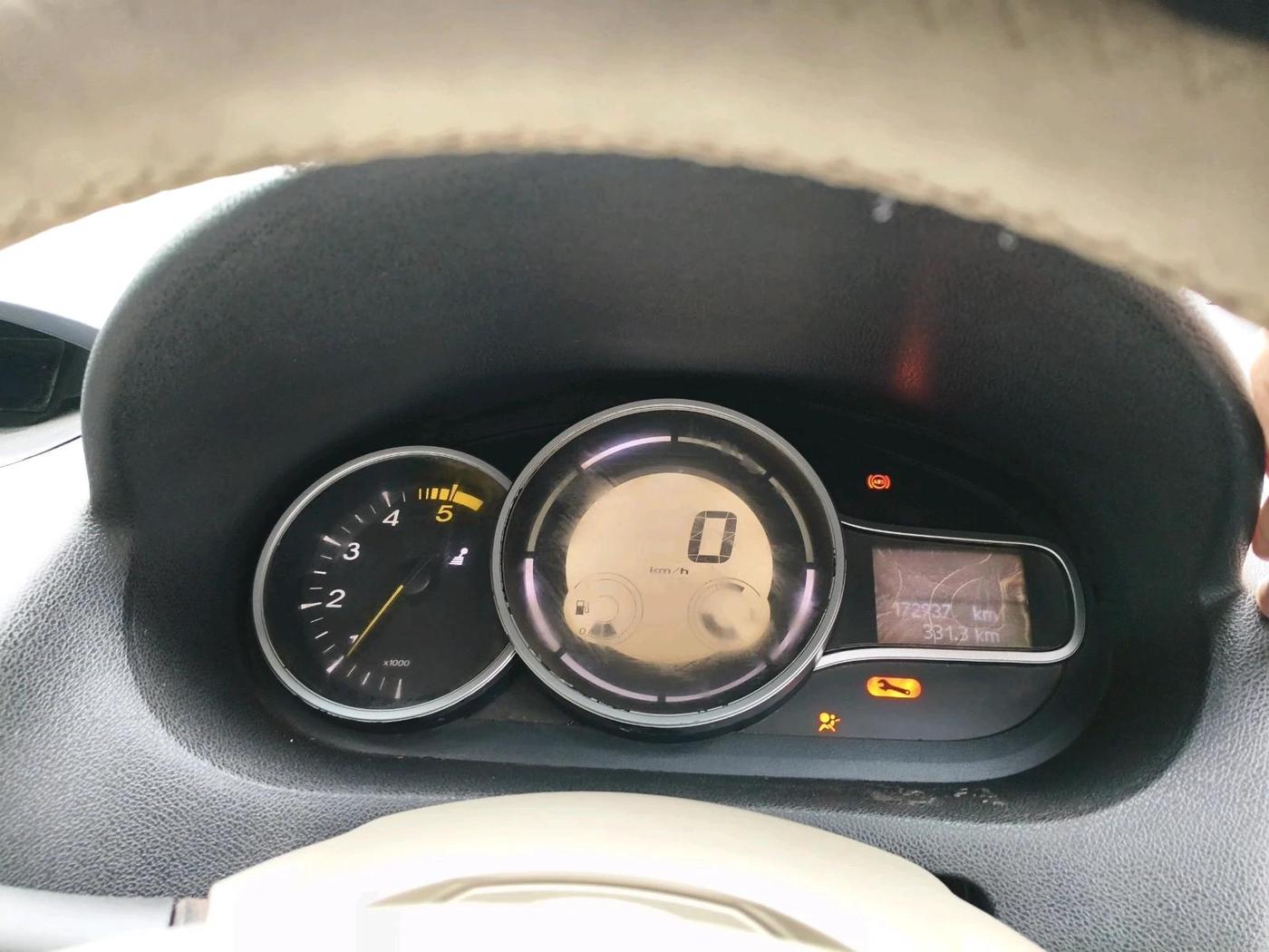2012 Renault Fluence 1.5 E4, Diesel, Manual, 1,72,937 km, interior