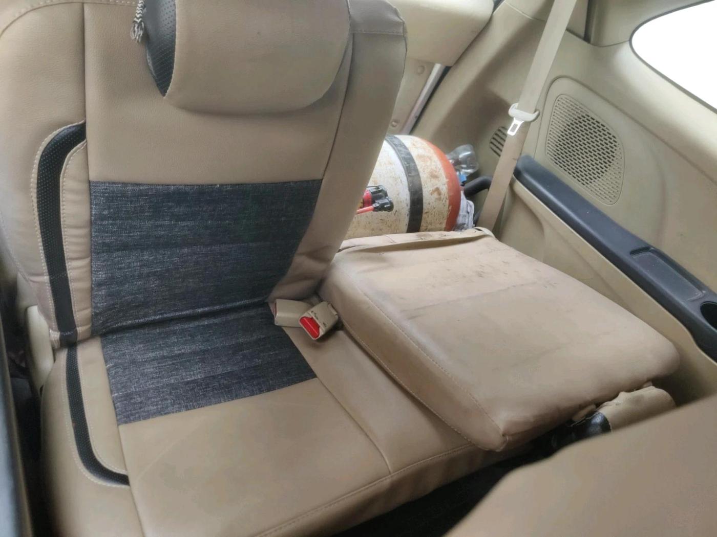 2014 Honda Mobilio 1.5L I-VTEC E, CNG, Manual, 1,66,497 km, interior