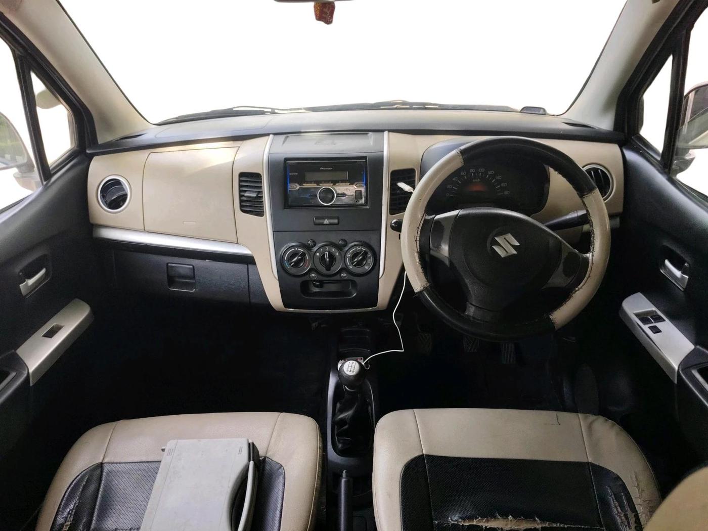 2017 Maruti Wagon R 1.0 LXI, CNG, Manual, 1,13,710 km, interior
