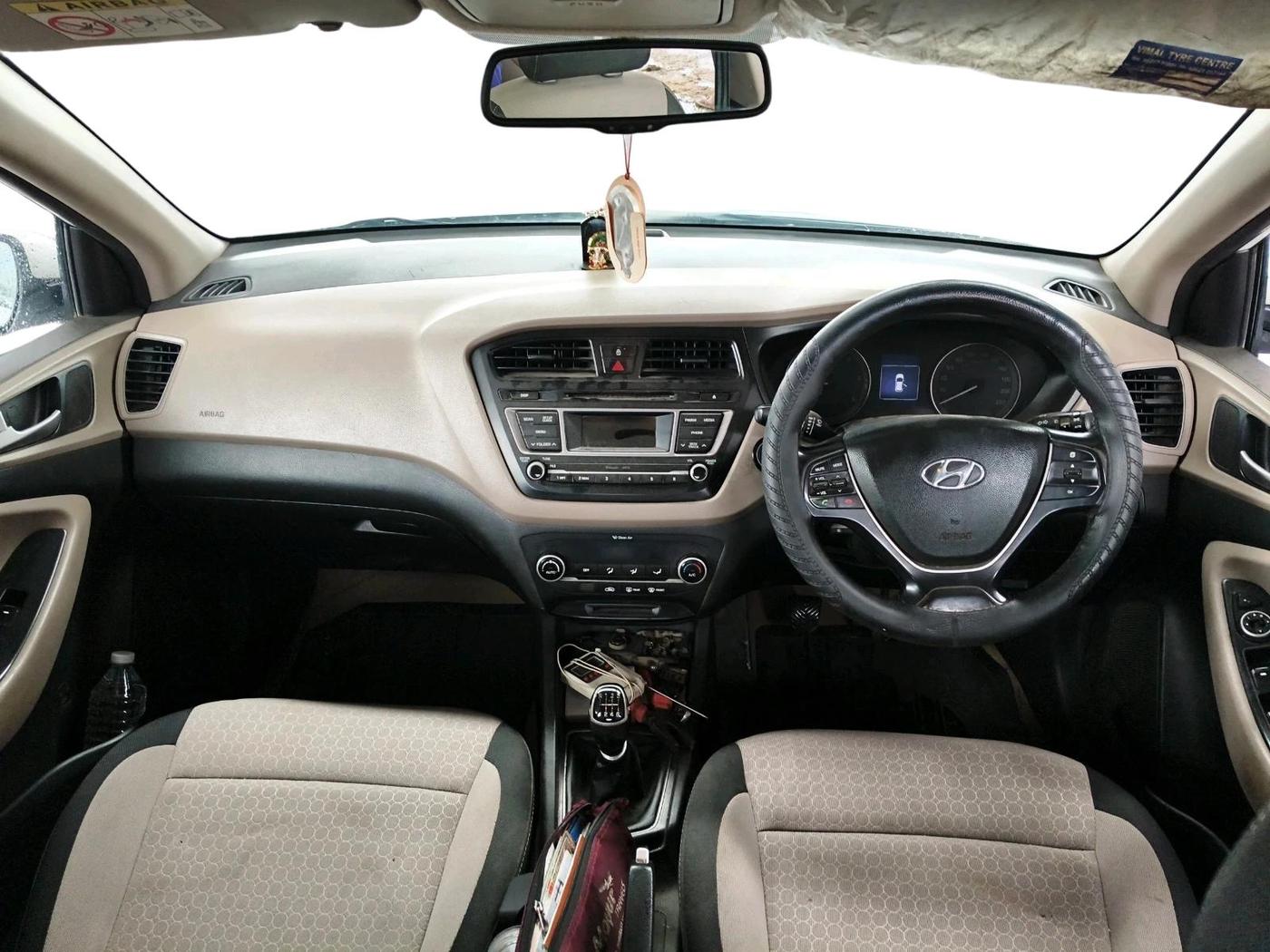 2015 Hyundai Elite i20 ASTA 1.4 CRDI, Diesel, Manual, 2,02,004 km, interior