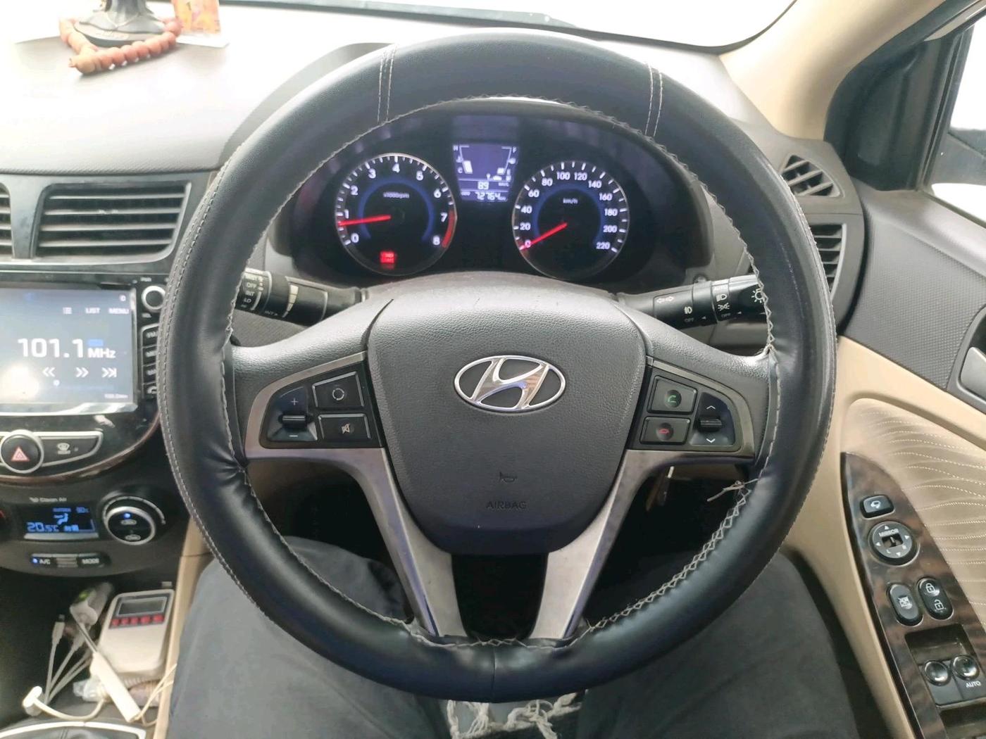 2017 Hyundai Verna 1.6 VTVT SX, Petrol, Manual, 72,764 km, interior