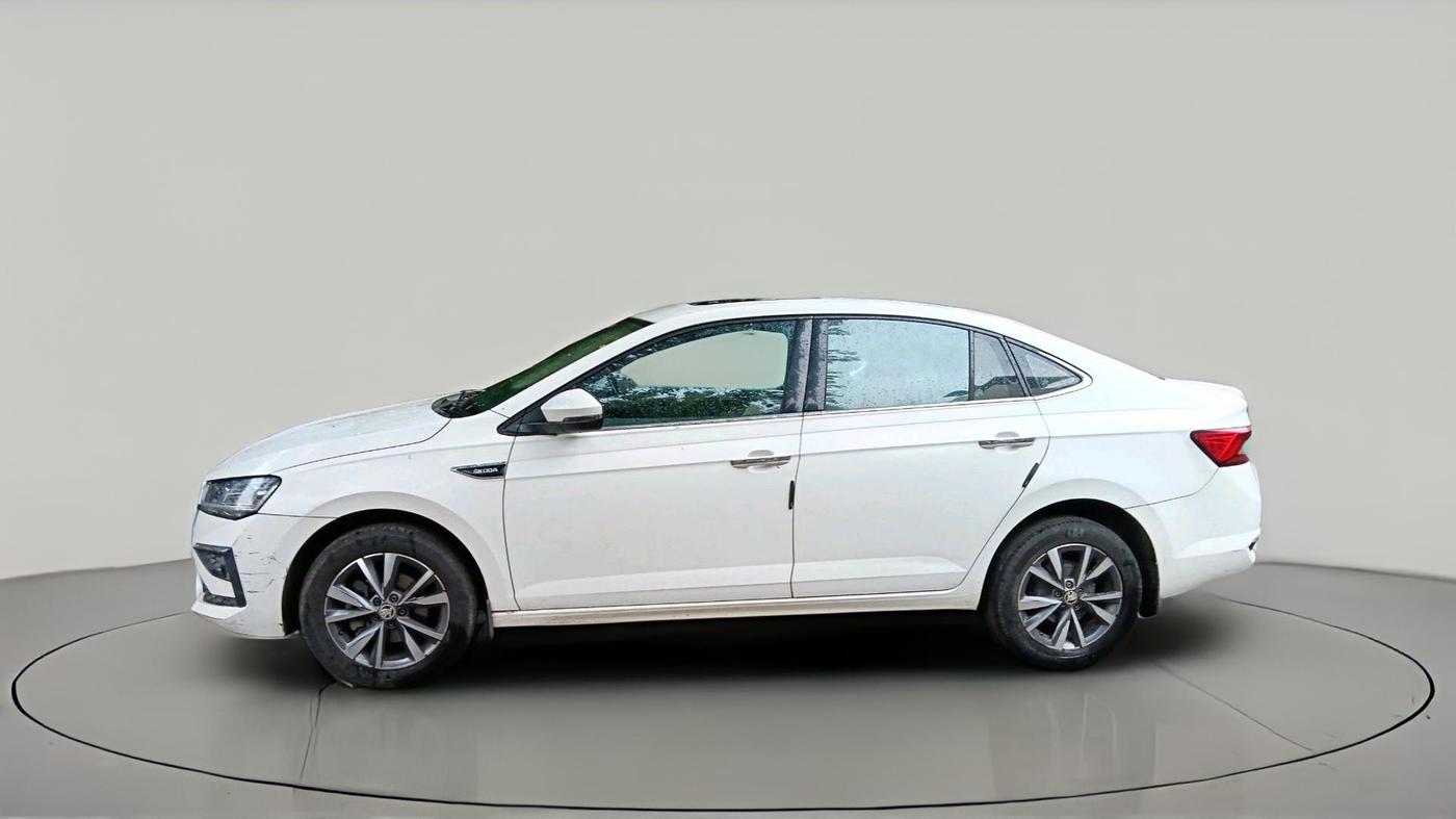 2022 Skoda SLAVIA STYLE 1.0L TSI MT, Petrol, Manual, 77,112 km, exterior