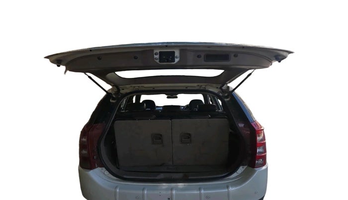 2013 Mahindra XUV500 W8, Diesel, Manual, 2,20,281 km, exterior