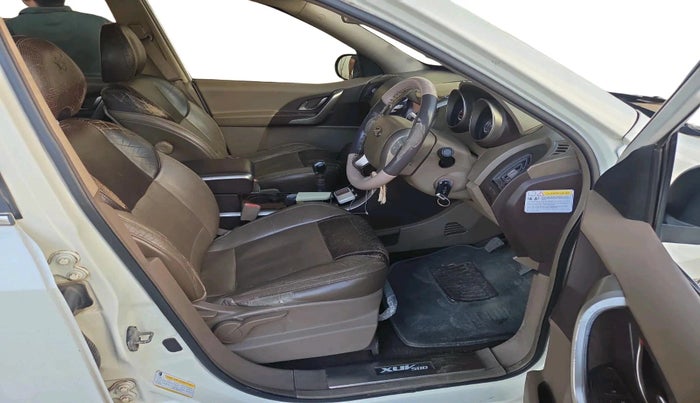 2013 Mahindra XUV500 W8, Diesel, Manual, 2,20,281 km, interior