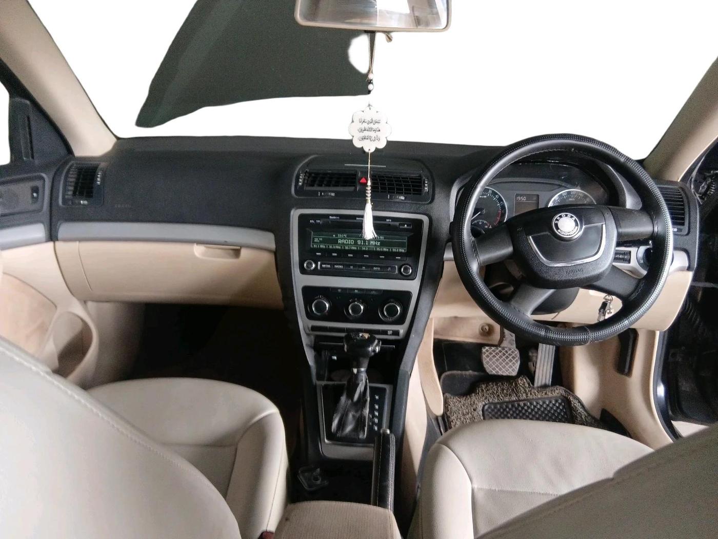 2012 Skoda Laura ELEGANCE 1.9 TDI AT, Diesel, Automatic, 84,185 km, interior