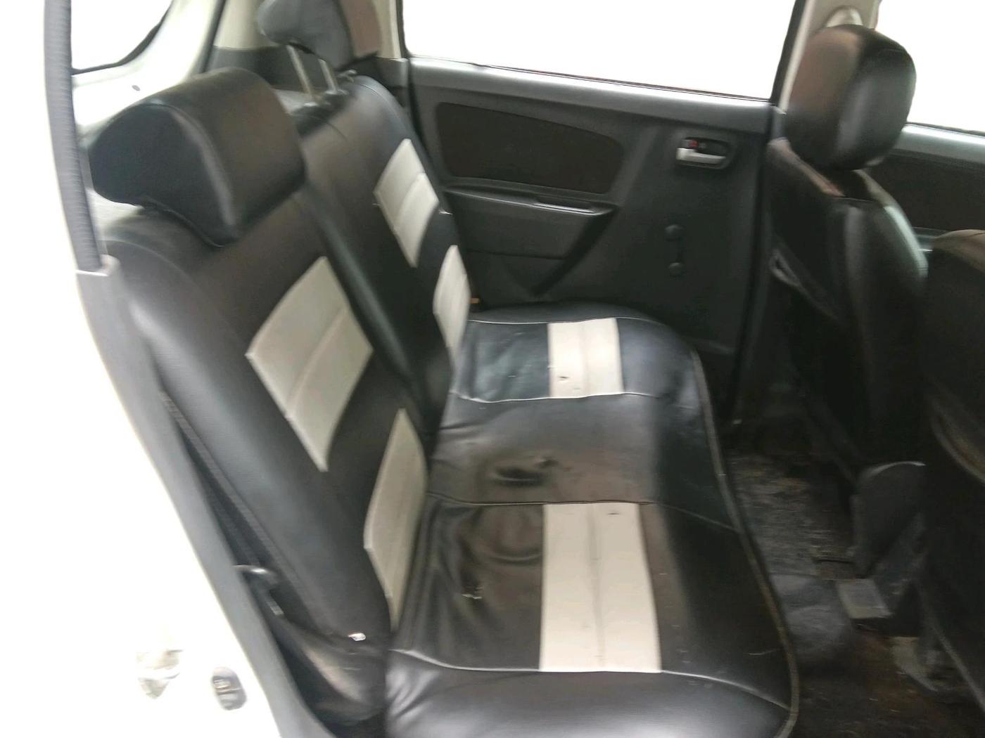 2012 Maruti Wagon R 1.0 LXI CNG, CNG, Manual, 1,04,281 km, interior