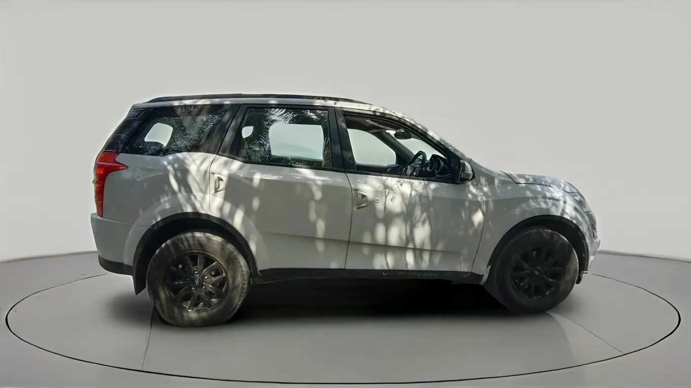2017 Mahindra XUV500 W6, Diesel, Manual, 75,402 km, exterior