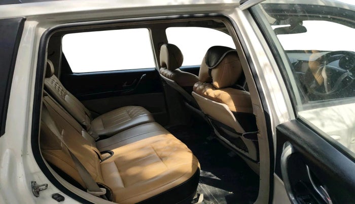 2017 Mahindra XUV500 W6, Diesel, Manual, 75,402 km, interior