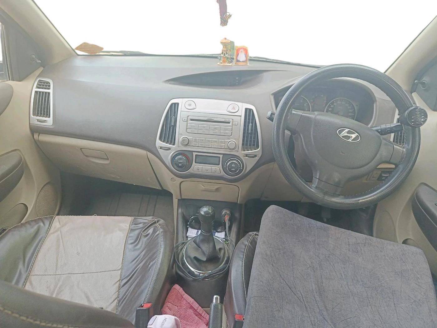 2012 Hyundai i20 MAGNA (O) 1.2, CNG, Manual, 1,76,070 km, interior