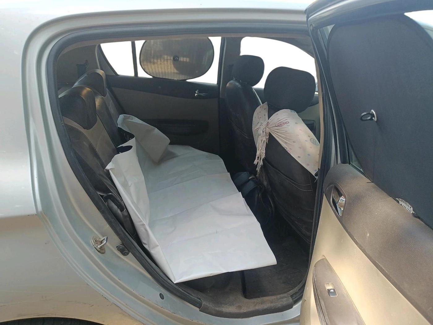 2012 Hyundai i20 MAGNA (O) 1.2, CNG, Manual, 1,76,070 km, interior