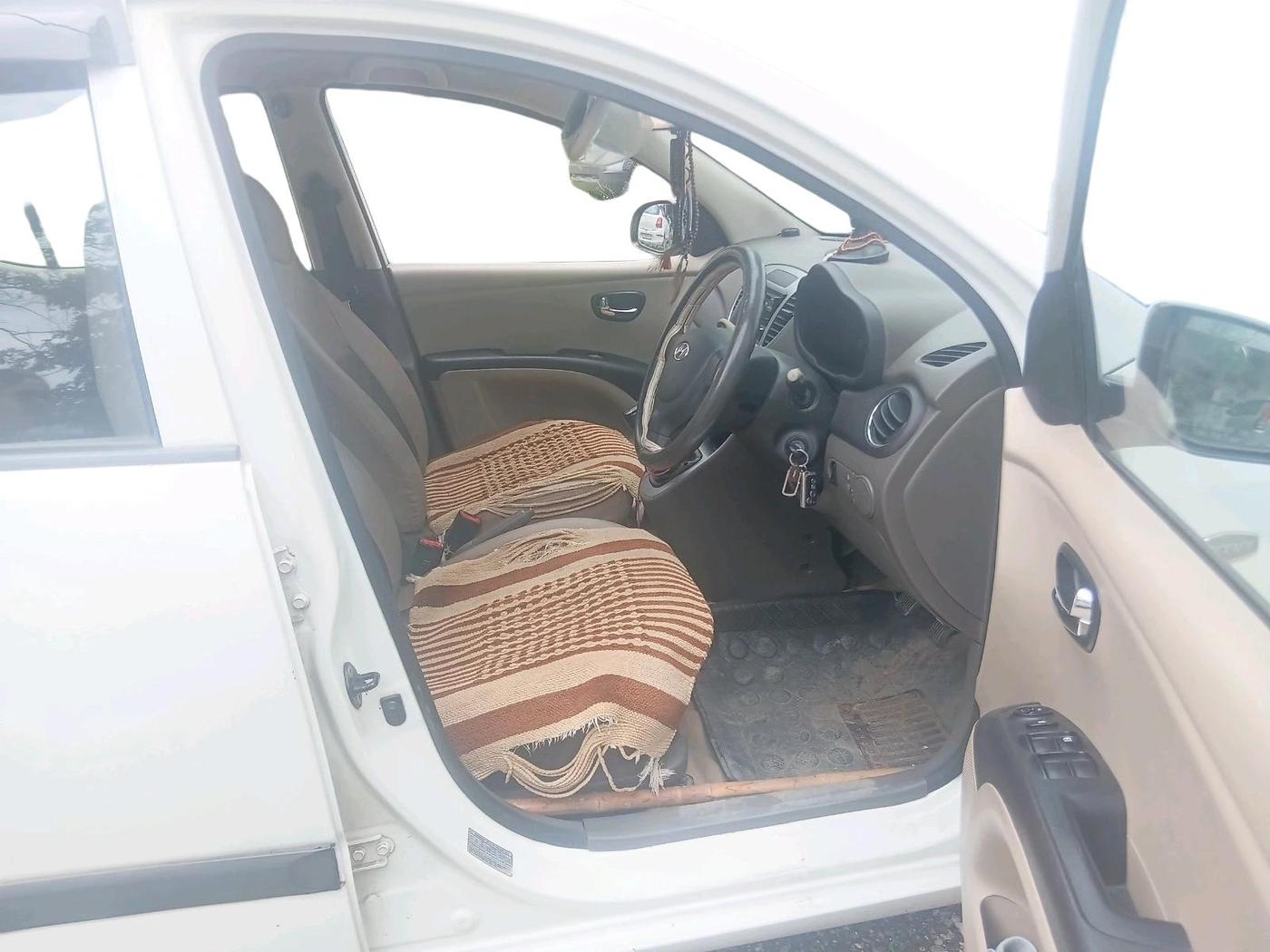 2012 Hyundai i10 MAGNA 1.2, CNG, Manual, 61,976 km, interior