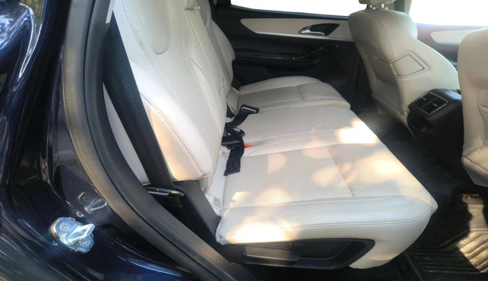 2025 Mahindra XUV700 AX 7 LUXURY D AT 7 STR, Diesel, Automatic, 3,236 km, interior