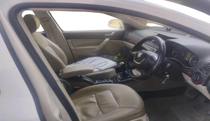 2013 Skoda Laura AMBITION 2.0 TDI CR MT, Diesel, Manual, 1,25,501 km, interior