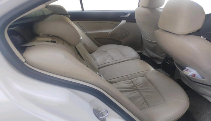 2013 Skoda Laura AMBITION 2.0 TDI CR MT, Diesel, Manual, 1,25,501 km, interior