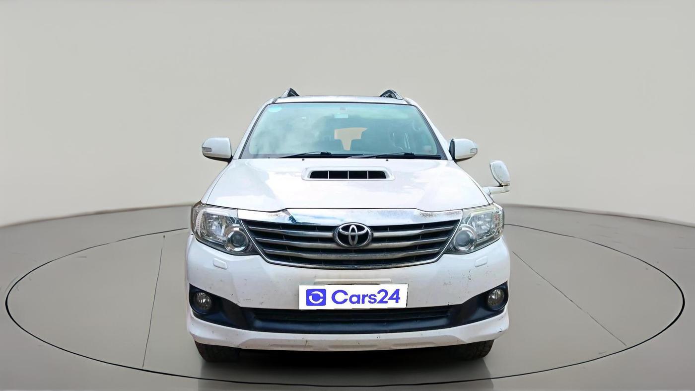 2014 Toyota Fortuner 3.0 4X2 MT, Diesel, Manual, 1,21,377 km, exterior