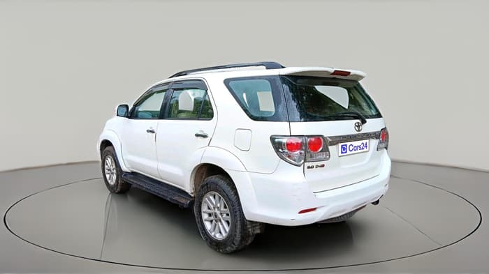 2014 Toyota Fortuner 3.0 4X2 MT, Diesel, Manual, 1,21,377 km, exterior