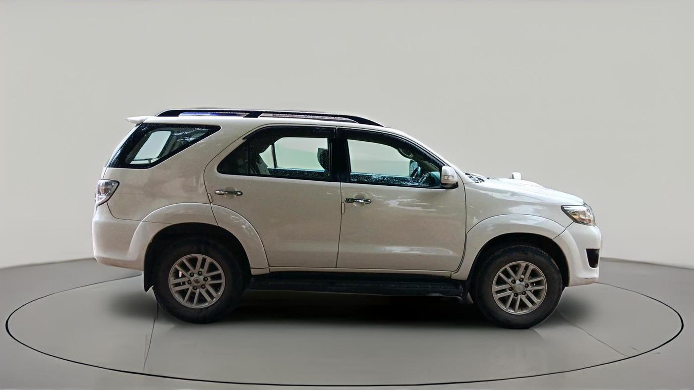 2014 Toyota Fortuner 3.0 4X2 MT, Diesel, Manual, 1,21,377 km, exterior
