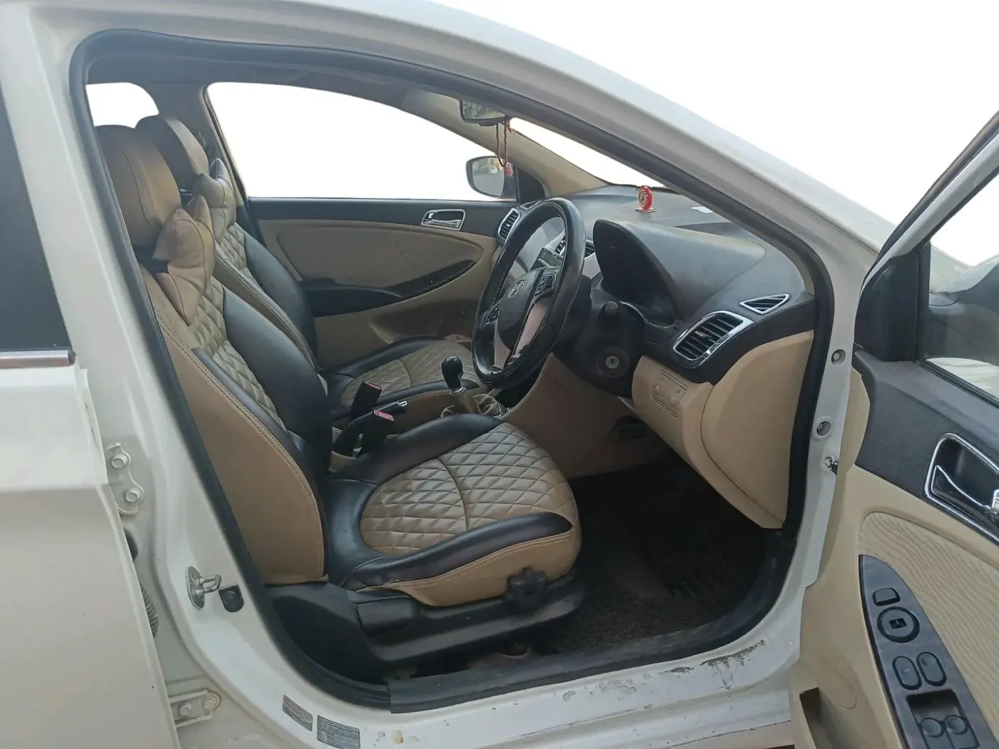 2013 Hyundai Verna FLUIDIC 1.6 CRDI SX, Diesel, Manual, 1,88,261 km, interior