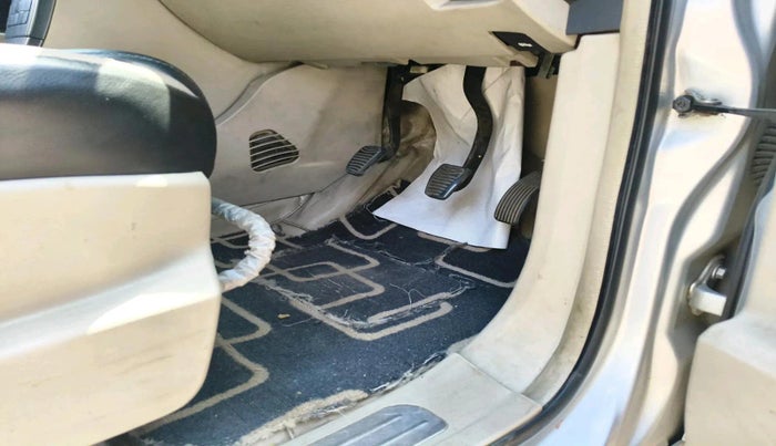 2017 Mahindra XUV500 W6, Diesel, Manual, 1,47,679 km, interior