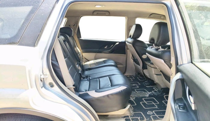 2017 Mahindra XUV500 W6, Diesel, Manual, 1,47,679 km, interior