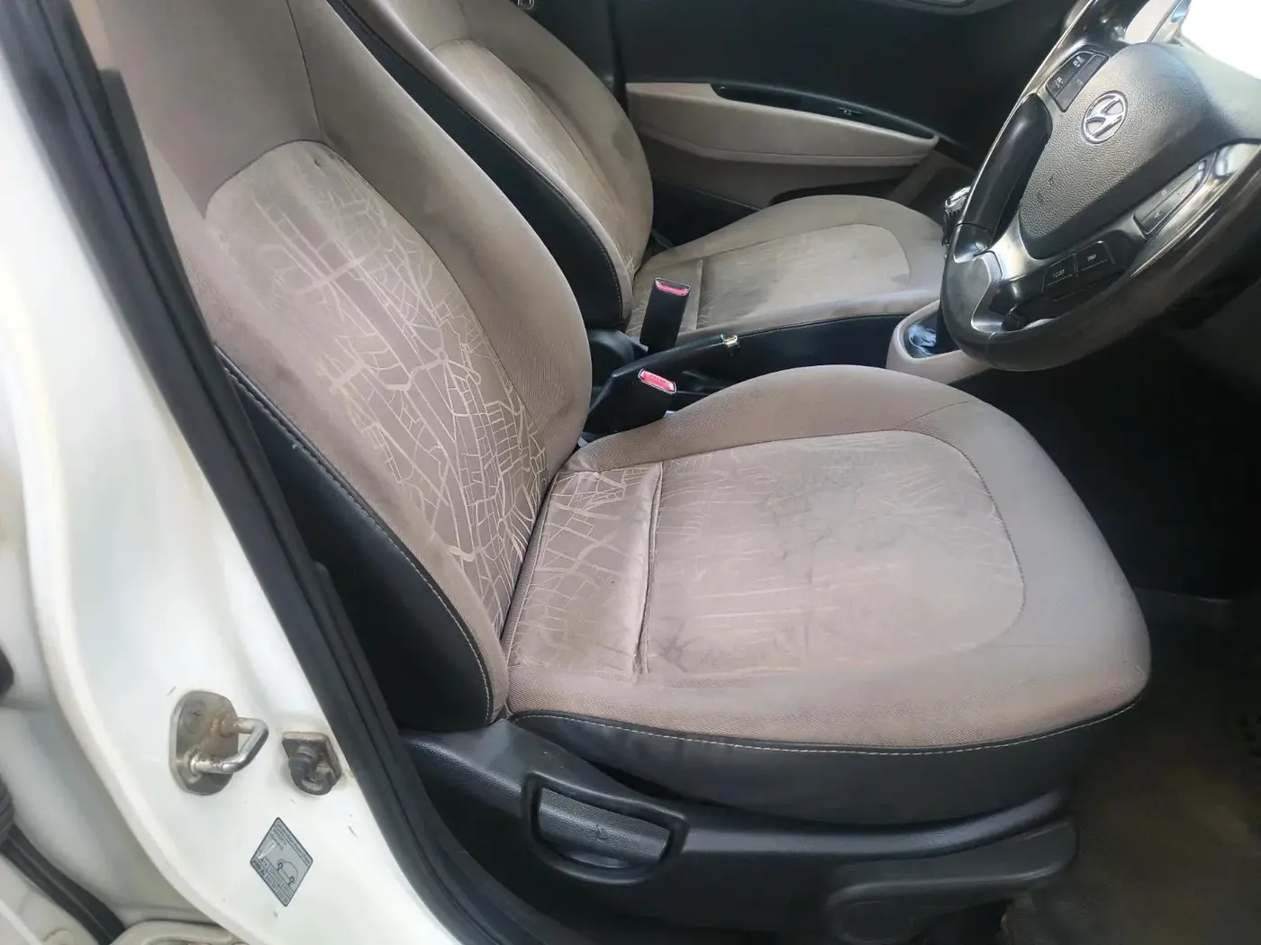 2014 Hyundai Xcent SX 1.2 (O), CNG, Manual, 1,31,550 km, interior