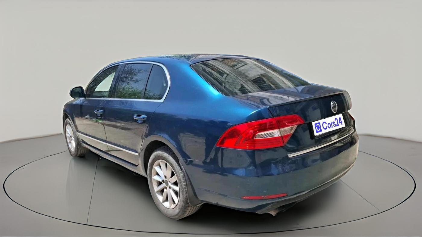 2014 Skoda Superb ELEGANCE 2.0 TDI CR AT, Diesel, Automatic, 1,05,317 km, exterior