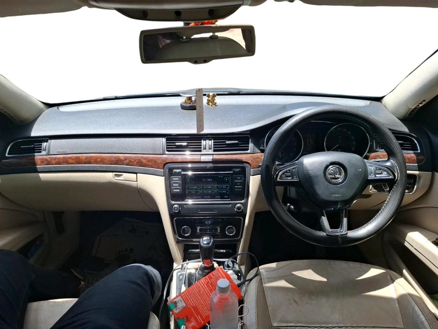 2014 Skoda Superb ELEGANCE 2.0 TDI CR AT, Diesel, Automatic, 1,05,317 km, interior