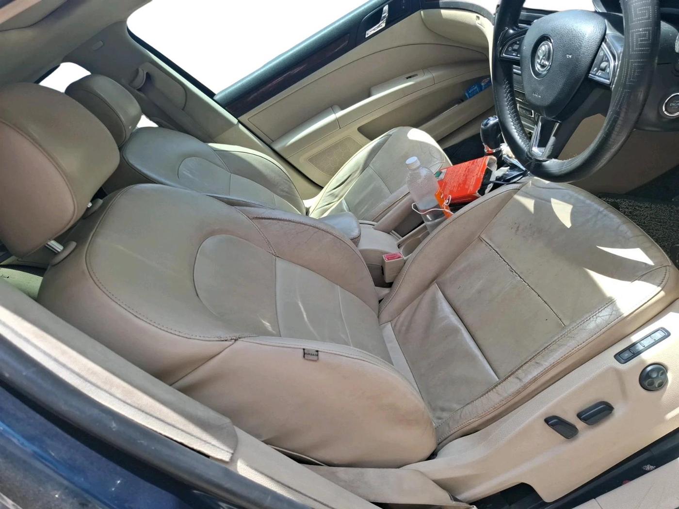 2014 Skoda Superb ELEGANCE 2.0 TDI CR AT, Diesel, Automatic, 1,05,317 km, interior