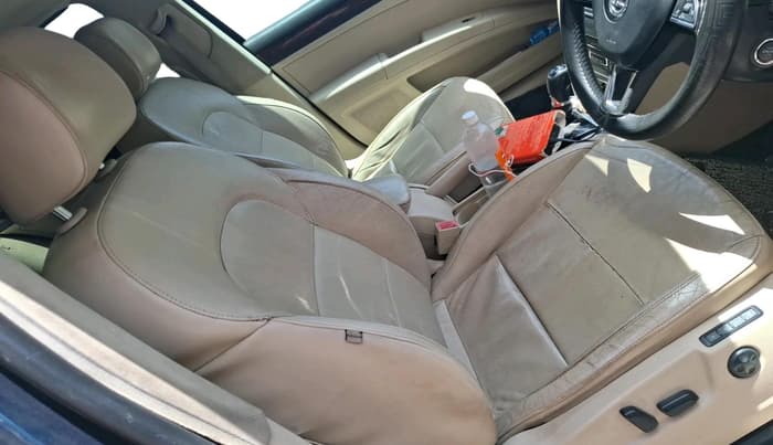 2014 Skoda Superb ELEGANCE 2.0 TDI CR AT, Diesel, Automatic, 1,05,317 km, interior