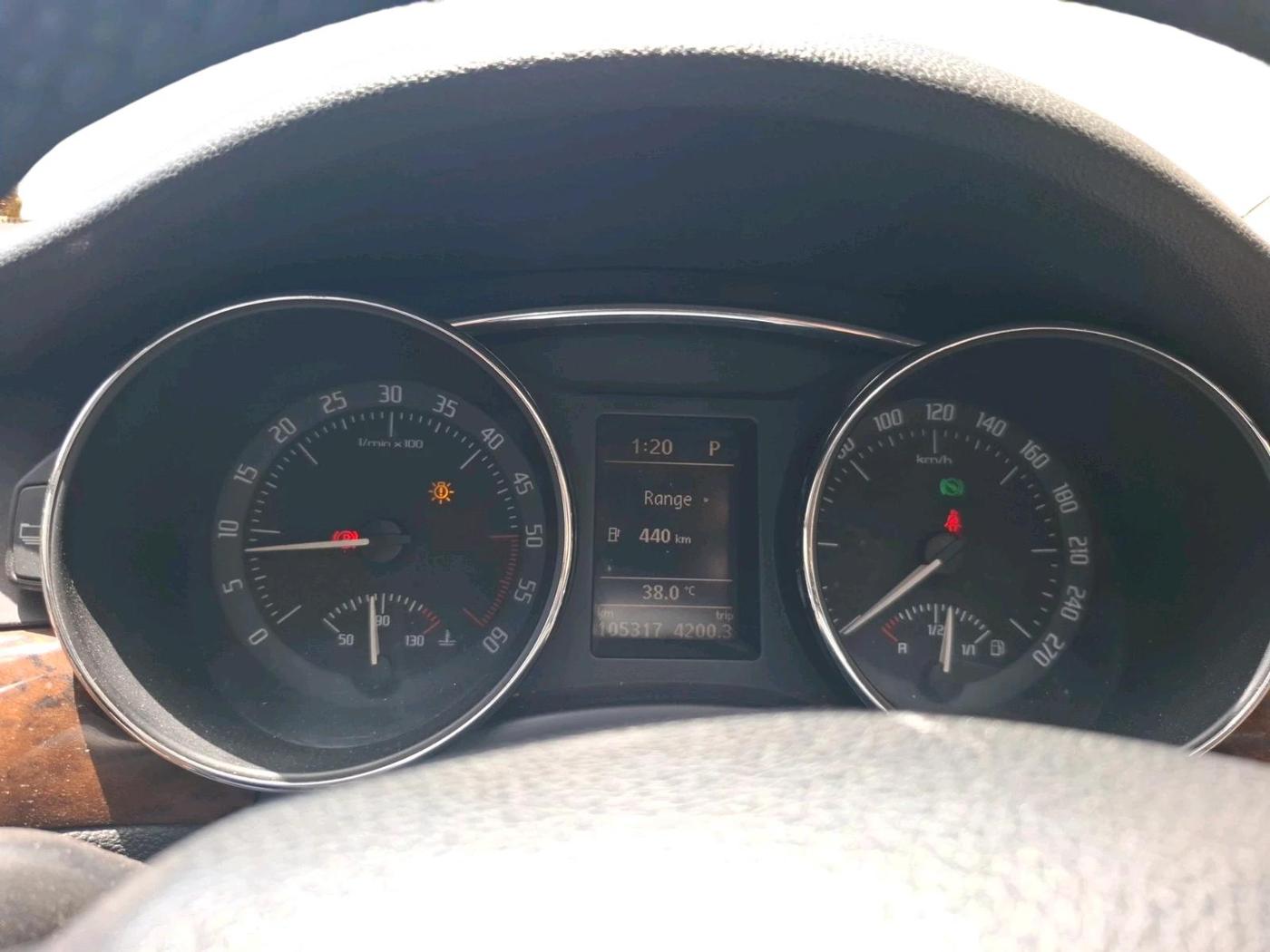 2014 Skoda Superb ELEGANCE 2.0 TDI CR AT, Diesel, Automatic, 1,05,317 km, interior