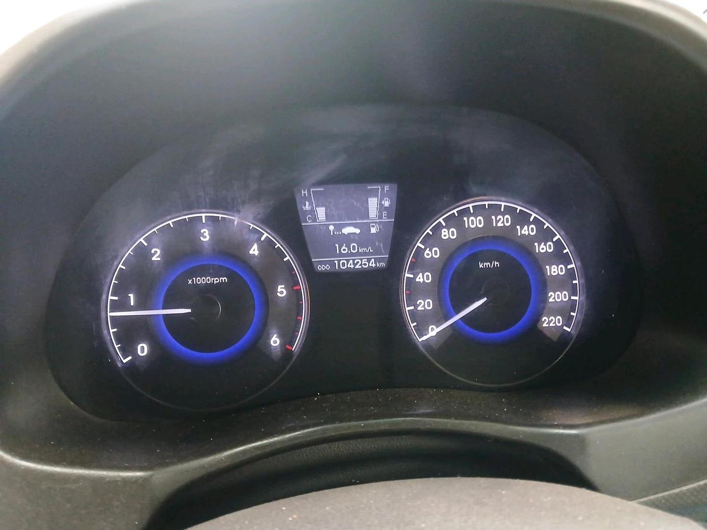 2014 Hyundai Verna FLUIDIC 1.6 CRDI SX OPT, Diesel, Manual, 1,04,254 km, interior